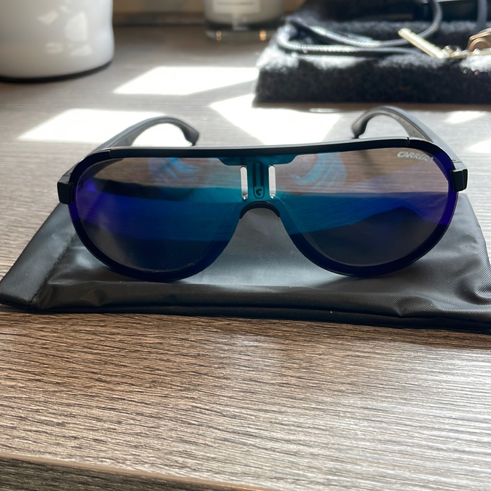 Men’s sunglasses and bag